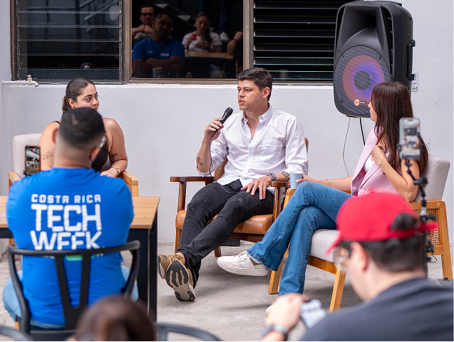 Más que solo conferencias